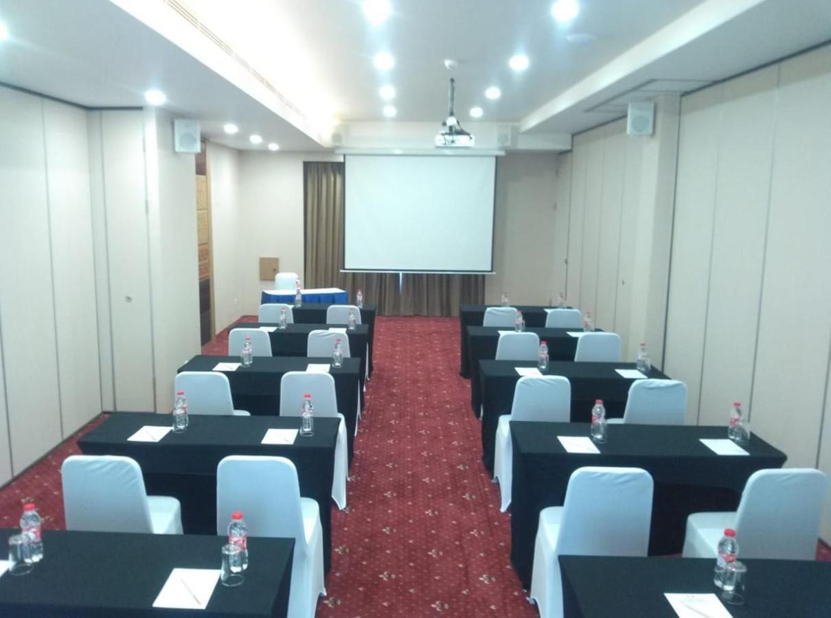 Hotel Huswah Airport Tangerang Eksteriør billede